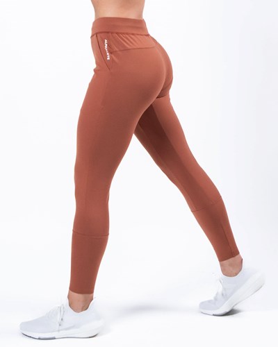 Alphalete 4-Way Stretch Jogger Bronze | XYPN-69013