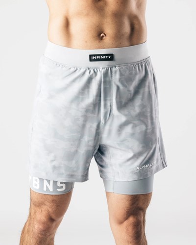 Alphalete Fodrade Woven 4-Way Stretch 5" Korta Silver | BQNX-02875